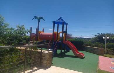 Imagem: A casa possui 3 Dormitórios, 4 Banheiros, 4 Vagas na garagem