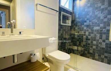 Imagem: A casa em condomínio possui 5 Dormitórios, 5 Banheiros, 4