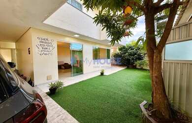 Imagem: A casa em condomínio possui 4 Dormitórios, 4 Banheiros, 2