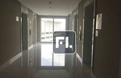 Imagem: O depósito possui 3 Vagas na garagem e 240m² de Área e está