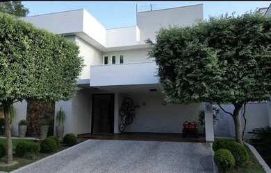 Imagem: A casa em condomínio possui 4 Dormitórios, 5 Banheiros, 3