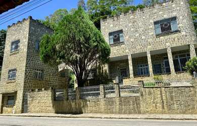 Imagem: A casa possui 5 Dormitórios, 5 Banheiros, 1 Vaga na garagem