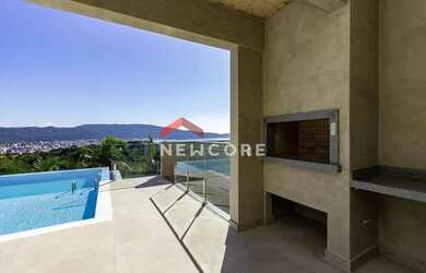 Imagem: A casa possui 3 Dormitórios, 4 Banheiros, 3 Vagas na garagem