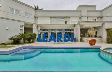 Imagem: A casa em condomínio possui 4 Dormitórios, 5 Banheiros, 5