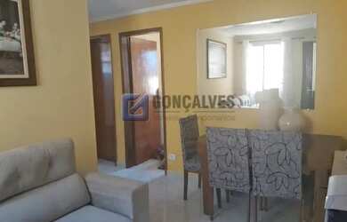 Imagem: O apartamento possui 2 Dormitórios, 1 Banheiro, 1 Vaga na garagem