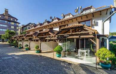 Imagem: A casa possui 2 Dormitórios, 2 Banheiros, 1 Vaga na garagem