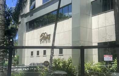 Imagem: O depósito possui 1 Vaga na garagem, 27m² de Área e está