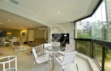 Imagem: O apartamento possui 4 Dormitórios, 3 Banheiros, 2 Vagas na