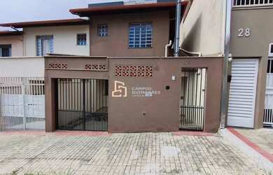 Imagem: A casa possui 2 Dormitórios, 2 Banheiros, 1 Vaga na garagem