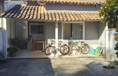 Imagem: A casa possui 2 Dormitórios, 2 Banheiros, 1 Vaga na garagem