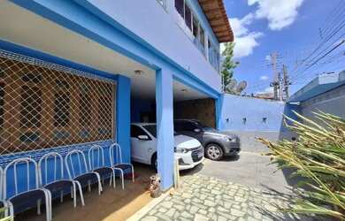 Imagem: A casa possui 5 Dormitórios, 4 Banheiros, 2 Vagas na garagem