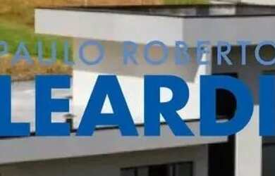 Imagem: A casa possui 3 Dormitórios, 3 Banheiros, 2 Vagas na garagem