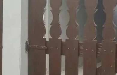 Imagem: A casa possui 2 Dormitórios, Acomodam 10 pessoas, 3 Vagas na