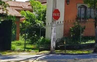 Imagem: A casa possui 5 Dormitórios, 3 Banheiros, 2 Vagas na garagem