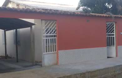 Imagem: A casa possui 2 Dormitórios, 1 Banheiro, 1 Vaga na garagem