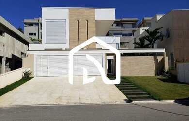 Imagem: A casa possui 3 Dormitórios, 5 Banheiros, 2 Vagas na garagem