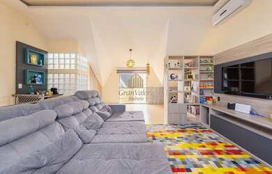 Imagem: A casa em condomínio possui 3 Dormitórios, 3 Banheiros, 2