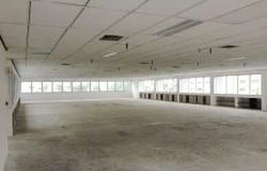 Imagem: O depósito possui 5 Vagas na garagem, 1.295m² de Área e