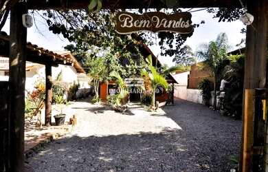 Imagem: A casa possui 3 Dormitórios, 4 Banheiros, 5 Vagas na garagem