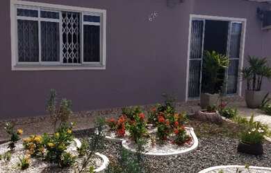 Imagem: A casa possui 4 Dormitórios, 2 Vagas na garagem e está localizado