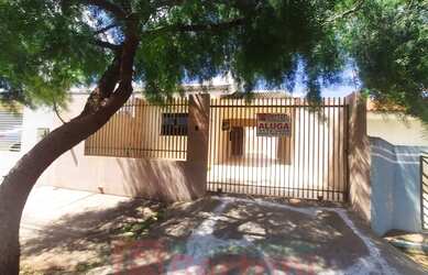 Imagem: A casa possui 2 Dormitórios, 1 Banheiro, 1 Vaga na garagem