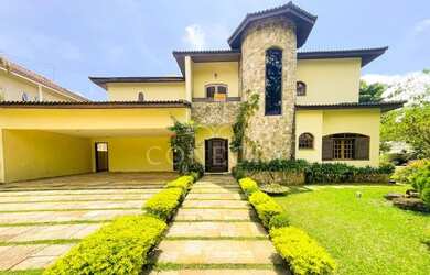 Imagem: A casa possui 4 Dormitórios, 4 Banheiros, 5 Vagas na garagem