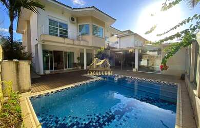 Imagem: A casa em condomínio possui 4 Dormitórios, 5 Banheiros, 5