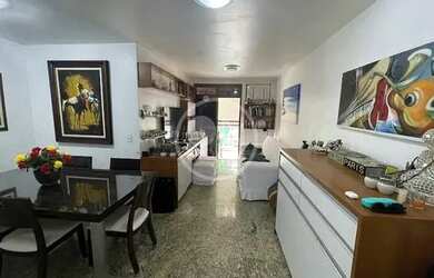 Imagem: O apartamento possui 4 Dormitórios, 2 Banheiros, 2 Vagas na