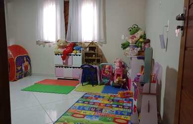 Imagem: A casa possui 2 Dormitórios, 1 Banheiro, 1 Vaga na garagem