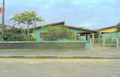 Imagem: A casa possui 2 Dormitórios, 1 Banheiro, 5 Vagas na garagem