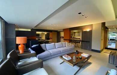 Imagem 10: Uffizi Gallerie. Piscina, Churrasqueira, Imóvel mobiliadoeAr-condicionado