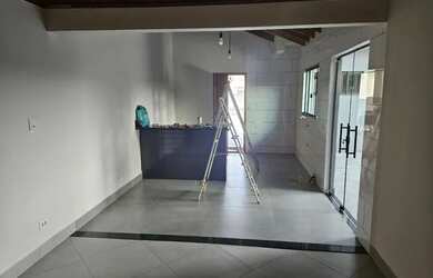 Imagem: A casa possui 2 Dormitórios, 1 Banheiro, 2 Vagas na garagem