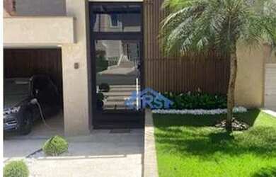 Imagem: A casa em condomínio possui 4 Dormitórios, 1 Banheiro, 2 Vagas