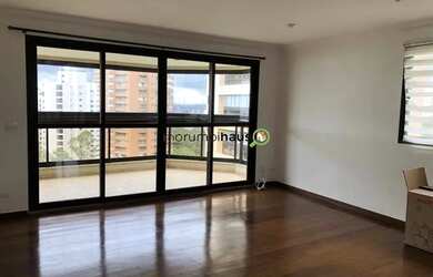 Imagem: O apartamento possui 4 Dormitórios, 5 Banheiros, 4 Vagas na