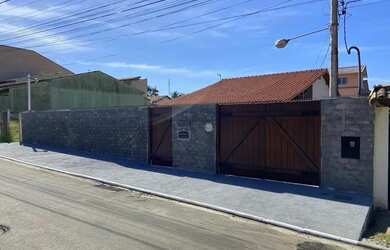 Imagem: A casa possui 5 Dormitórios, 3 Banheiros, 5 Vagas na garagem