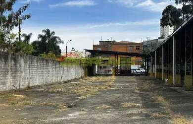 Imagem: O depósito possui 4830m² de Área e está localizado em Vila