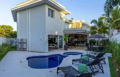 Imagem: A casa em condomínio possui 3 Dormitórios, 3 Banheiros, 4