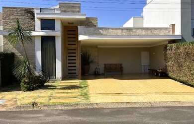 Imagem: A casa em condomínio possui 3 Dormitórios, 3 Banheiros, 2