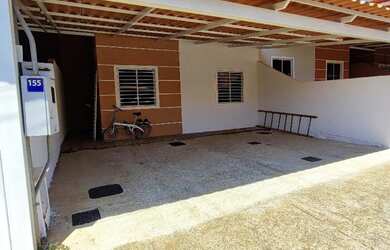 Imagem: A casa em condomínio possui 3 Dormitórios, 2 Banheiros, 2