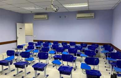 Imagem: O depósito possui 4 Vagas na garagem, 1.162m² de Área e