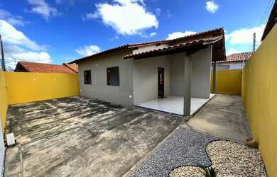 Imagem: A casa possui 2 Dormitórios, 1 Banheiro, 2 Vagas na garagem