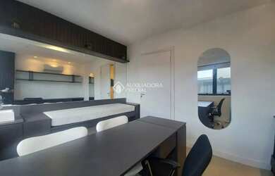 Imagem: O depósito possui 1 Vaga na garagem, 33m² de Área e está