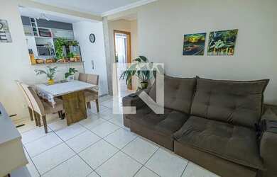 Imagem: O apartamento possui 2 Dormitórios, 1 Banheiro, 1 Vaga na garagem