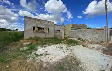 Imagem: O terreno possui 400m² de Área e está localizado em Ponte