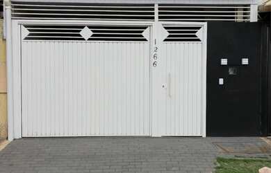 Imagem: A casa possui 2 Dormitórios, 1 Banheiro e está localizado