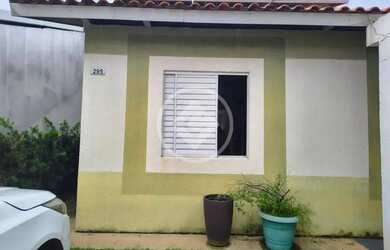 Imagem: A casa em condomínio possui 3 Dormitórios, 1 Banheiro, 2 Vagas