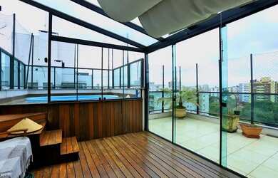 Imagem: O apartamento na cobertura e possui 3 Dormitórios, Suítes