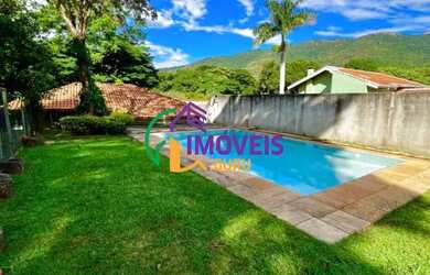 Imagem: A casa possui 2 Dormitórios, 3 Banheiros, 5 Vagas na garagem