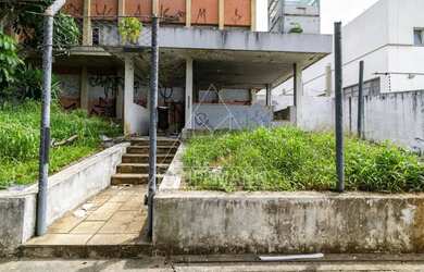 Imagem: O depósito possui 5 Vagas na garagem, 10000m² de Área e está