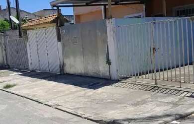 Imagem: A casa possui 2 Dormitórios, 2 Banheiros, 1 Vaga na garagem